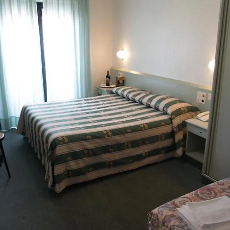 Hotel Aurora 2*