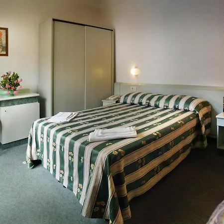 Aurora Hotel 2*